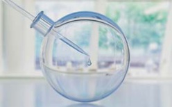 Vaccin contre la Covid-19 : face à l'offensive des antivax, le gouvernement mis au défi de la transparence Vaccin contre la Covid-19 : face à l'offensive des antivax, le gouvernement mis au défi de la transparence