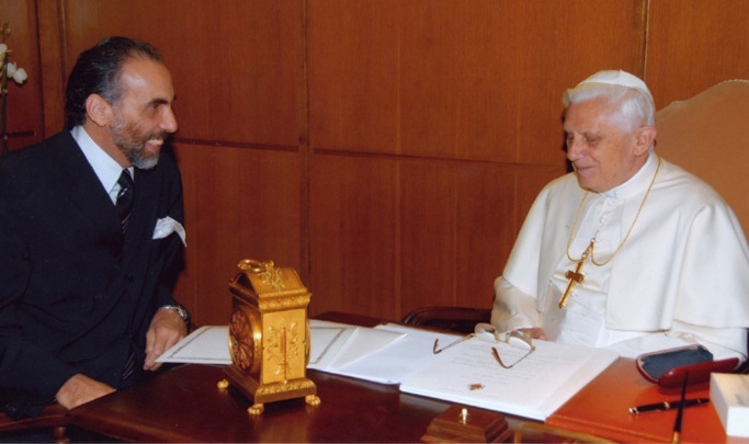 Mustapha Cherif et le pape Benoît XVI en novembre 2006.