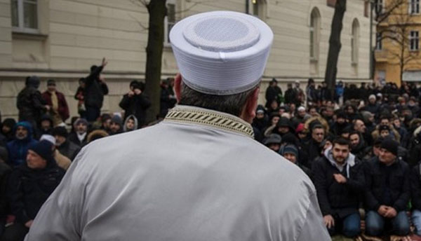 Belgique : le gouvernement veut expulser un imam accusé d’homophobie vers la Turquie