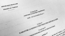 Le projet de loi séparatisme adopté à l'Assemblée nationale, une surenchère de la droite au Sénat annoncée