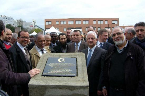 La cérémonie officielle de la pose de la première pierre pour la future mosquée de Rosny-sous-Bois (93), samedi 13 avril.