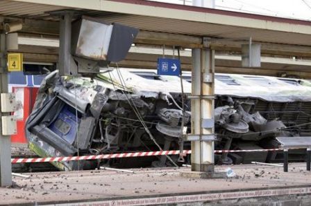 Un train déraille en région parisienne, plusieurs morts