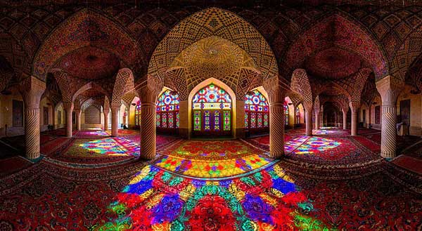La mosquée Nasir Al-Mulk, aussi surnommée La mosquée rose, à Shiraz, en Iran. © CC BY-SA 4.0/Morez882