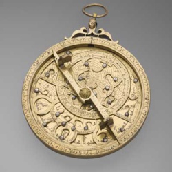 Astrolabe du XVIIIe siècle. © Musée Champollion – Les Écritures du Monde (Figeac) / Meravilles photo