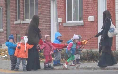 Québec : le niqab à la garderie suscite la polémique