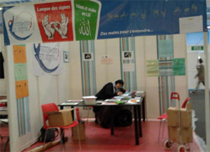 Stand de Donne moi un signe à la Rencontre Annuelle des Musulmans de France (RAMF) en 2012.