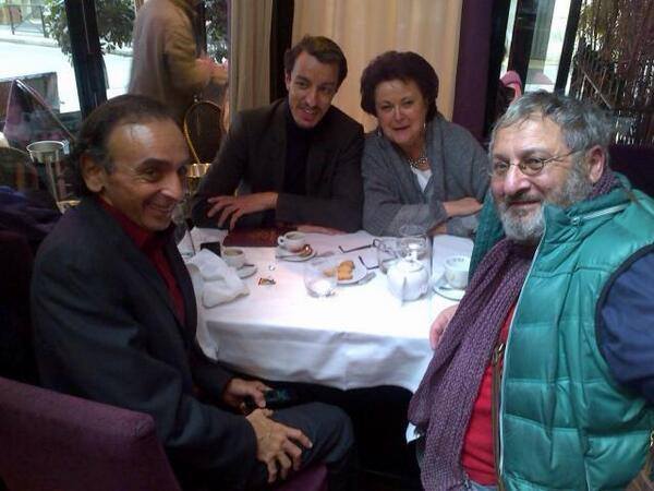 Karim Achoui aux côtés de Christine Boutin. En face, Eric Zemmour et David Genzel, lors d'un déjeuner le 30 janvier.