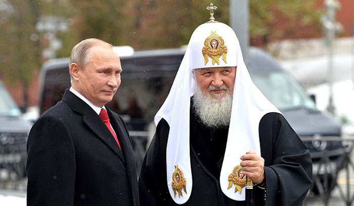Vladimir Poutine peut compter sur le soutien du patriarche de Moscou, Kirill, dans sa guerre menée contre l’Ukraine depuis fin février. Un appui qui suscite la controverse parmi les Eglises orthodoxes. © CC BY 4.0 / Kremlin.ru