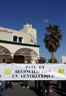 Une marche pour la paix en Centrafrique à Béziers, le 5 avril, devant la mosquée Errahma.