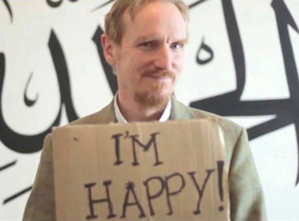 Timothy Winter, alias Abdul-Hakim Murad, dans le clip "Happy British Muslims"