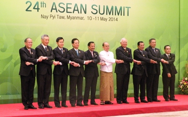 Le sommet de l'ASEAN, qui s'est tenu en Birmanie les 10 et 11 mai 2014, a totalement évacué la question des minorités ethniques persécutées de Birmanie, parmi lesquelles les Rohingyas.