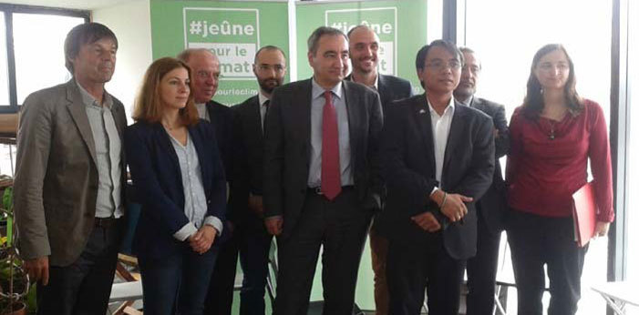 Les participants au lancements du "Jeûne pour le climat". De gauche à droite : N. Hulot, M. Créach, M. Stenger, N. Kazarian, F. Clavairoly, M. Kopp, Y. Saño, T. Oubrou, L. Morosini. Les participants au lancements du "Jeûne pour le climat". De gauche à droite : N. Hulot, M. Créach, M. Stenger, N. Kazarian, F. Clavairoly, M. Kopp, Y. Saño, T. Oubrou, L. Morosini.