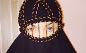 Madonna en niqab. Madonna en niqab.