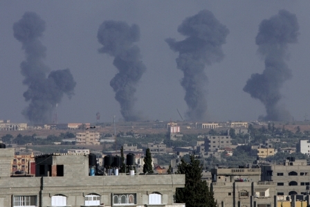 Israël bombarde Gaza, 17 morts