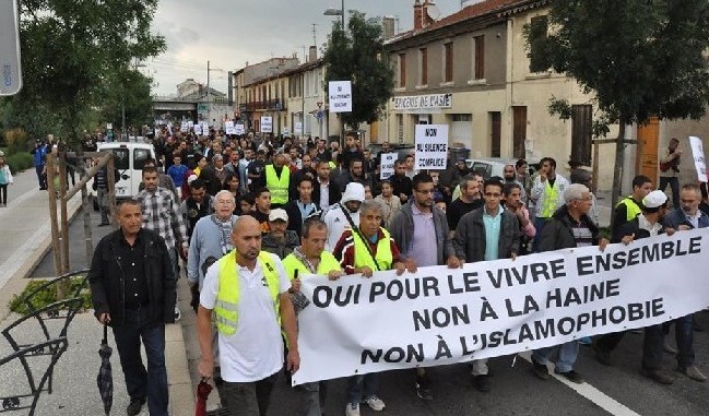 La marche blanche contre l'islamophobie après une agression raciste à Bourg-lès-Valence.