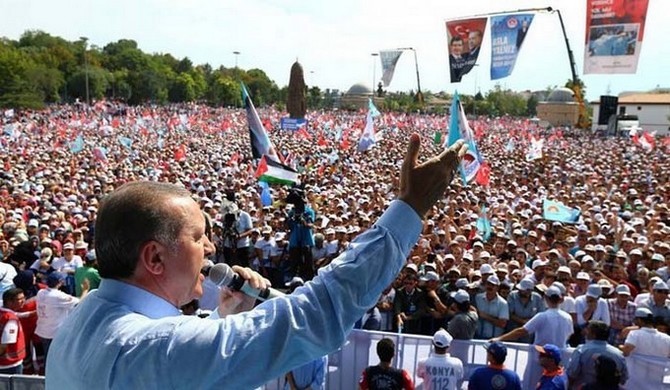 Recep Tayyip Erdogan en meeting à Konya samedi 9 août, la veille de l’élection.