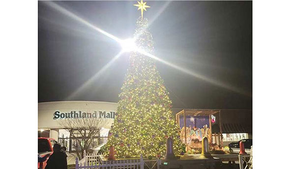 Quand les habitants d’un quartier de Memphis, aux Etats-Unis, veulent un nouvel arbre de Noël, ils font appel à un avocat musulman. © Instagram