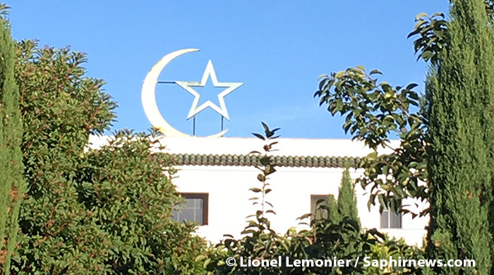 Pourquoi la Grande Mosquée de Paris dépose plainte contre Michel Houellebecq