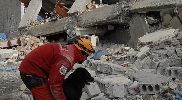 Ici lors du séisme de 2011 dans la province de Van, en Turquie. © AKUT Search and Rescue Association