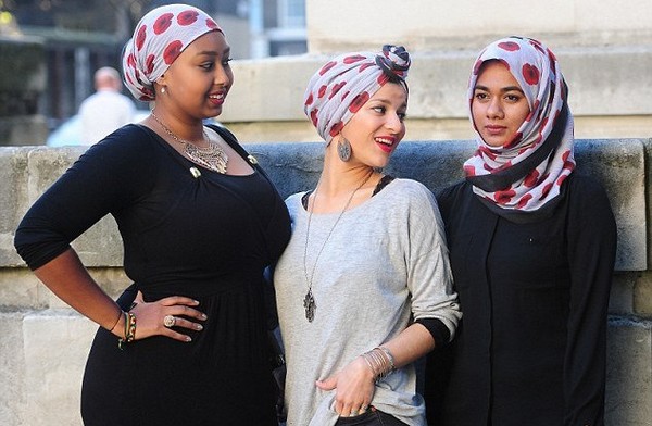 Royaume-Uni : le hijab coquelicot en signe de patriotisme