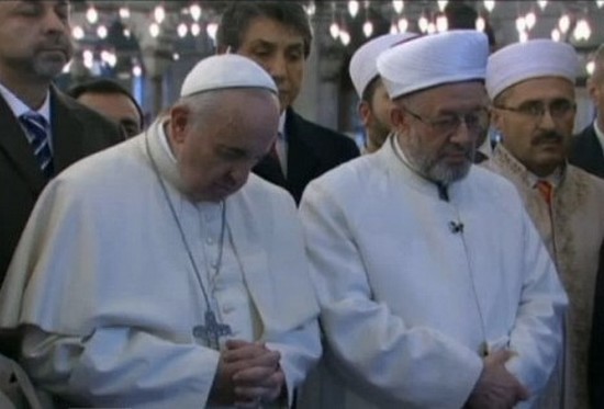 Le pape François aux côtés du grand mufti d'Istanbul.