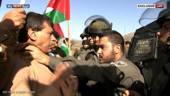 Le ministre palestinien Ziad Abou Ein est mort après avoir été violemment repoussé par des soldats israéliens lors d'une manifestation pacifique le 10 décembre près de Ramallah.