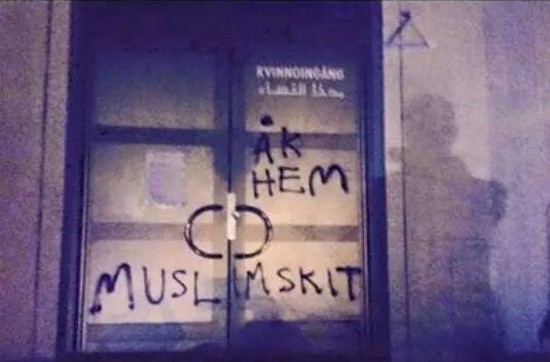 Une mosquée de la ville d'Uppsala, en Suède, a été la cible d'une attaque lors de la nuit de la Saint-Sylvestre. Un tag islamophobe a été retrouvé sur la porte d'entrée du lieu de culte.
