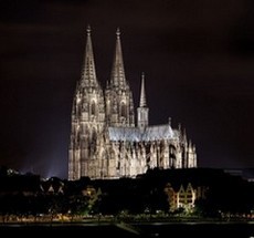 La cathédrale de Cologne plongée dans le noir contre les manifs anti-islam