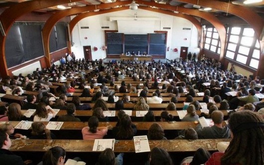 Un prof de Paris 13 viré pour son refus de faire cours devant une étudiante voilée