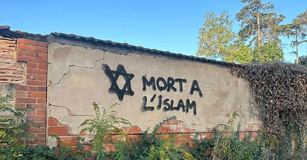 Un tag haineux retrouvé sur la mosquée de Roanne, le maire dénonce