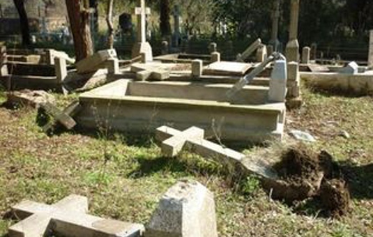 L'UMF condamne les profanations de tombes chrétiennes dans le Tarn