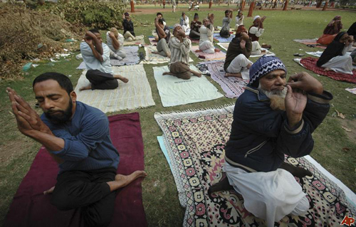 En Inde, des leaders musulmans en campagne contre le yoga