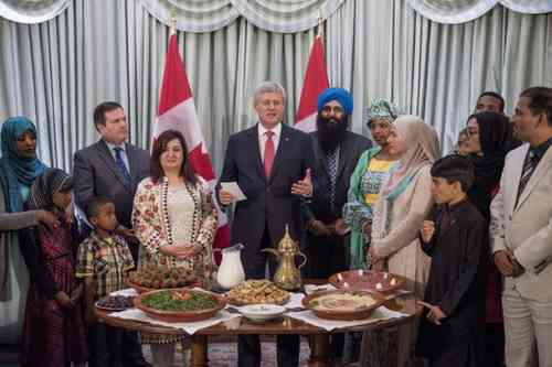 Stephen Harper est le premier Premier ministre canadien à accueillir un iftar dans sa résidence officielle lors du Ramadan 1436/2015. © The Canadian Press