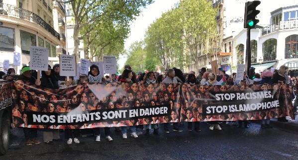 A la marche contre les racismes, l'islamophobie et les violences policières dimanche 21 avril à Paris. © Gwen Fauchois/Twitter