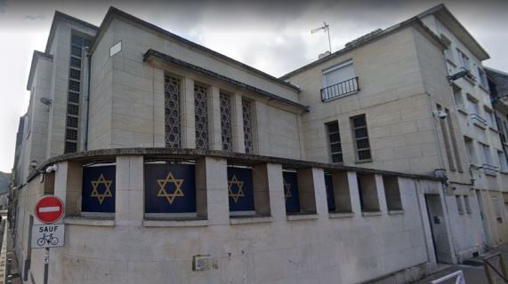 Incendie de la synagogue de Rouen : ce que l'on sait de l'attaque qui suscite l'émoi au-delà des juifs de France