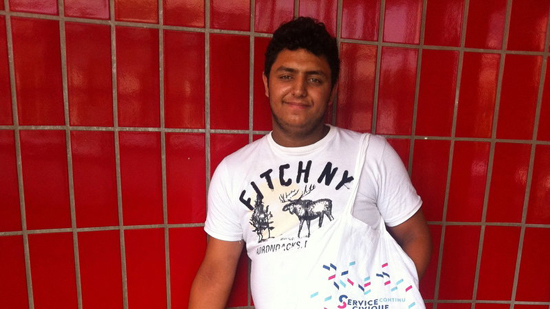 Jozsef Farkas, 17 ans, a lancé une pétition pour empêcher la destruction du camp où il vit.