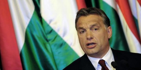Viktor Orban, Premier ministre hongrois, mène une politique xénophobe ciblant les étrangers et les réfugiés.