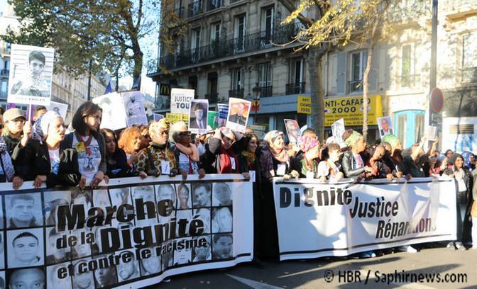 En tête de la Marche de la Dignité, un collectif de femmes appelé MAFED qui a pour principales revendications le refus des crimes policiers et du racisme d'Etat.