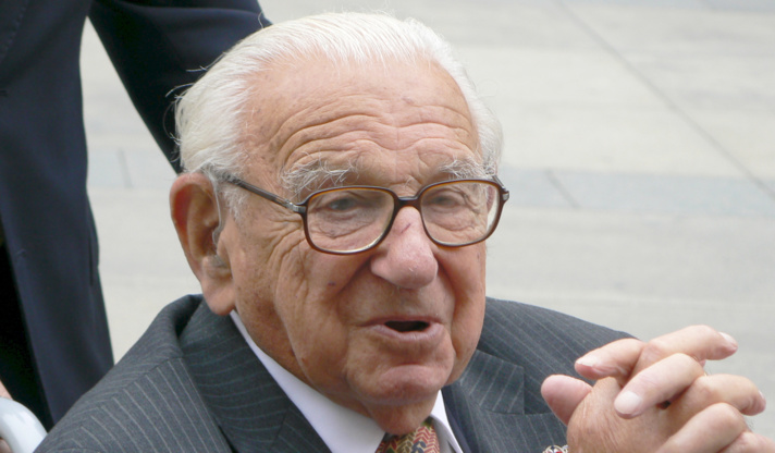 Le Britannique Nicholas Winton a sauvé 664 enfants de l'Holocauste. Le Britannique Nicholas Winton a sauvé 664 enfants de l'Holocauste.