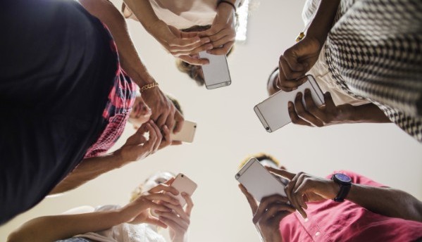 Le partage intempestif sur les réseaux sociaux : un réflexe à repenser, la prudence au centre