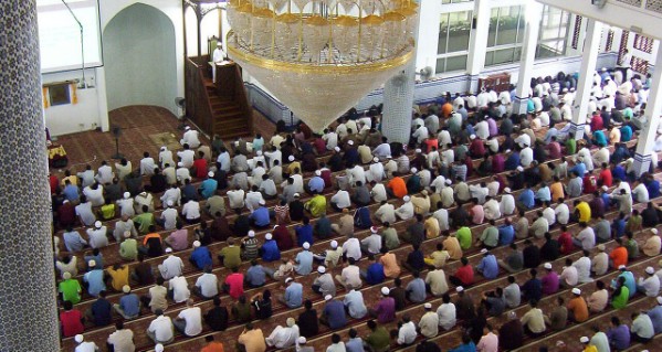 Malaisie : les hommes musulmans risquent gros s'ils manquent la prière du vendredi