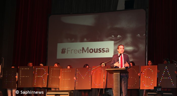 Le maire de Montreuil Patrice Bessac lors de la soirée de mobilisation en faveur de Moussa vendredi 4 mars.