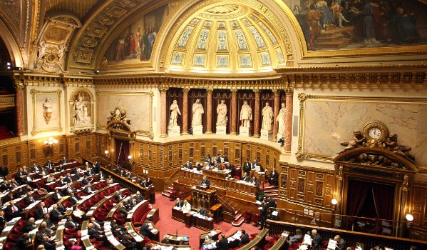 Interdiction du voile et du Ramadan à tout-va : la droite sénatoriale dégaine des propositions choc contre « l'islamisme »