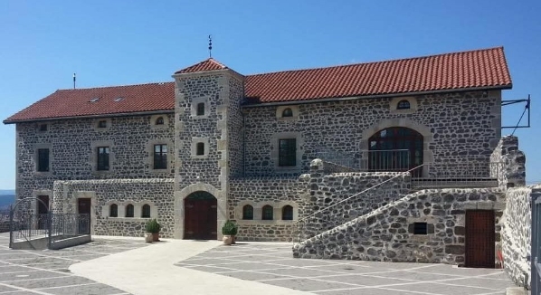 Puy-en-Velay : des exemplaires du Coran profanés en plein jour à la mosquée