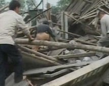 Le séisme d'une magnitude 7,3 a fait au moins 10 000 morts