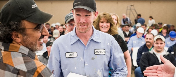 Etats-Unis : le PDG de Chobani offre 10 % de sa société à ses salariés Etats-Unis : le PDG de Chobani offre 10 % de sa société à ses salariés