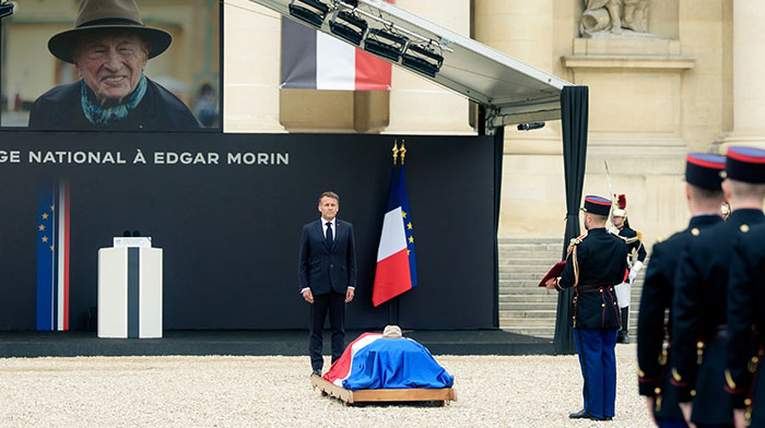 Un hommage national aux Invalides a été rendu, mercredi 3 juin, au philosophe Edgar Morin, mort le 29 mai à l'âge de 104 ans. © X/Emmanuel Macron