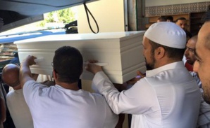 Des obsèques musulmanes ont été organisées à la mosquée Ar-Rahma de Nice cinq jours après l'attentat. Ici, le cercueil d'un des enfants tués le soir du 14 juillet.