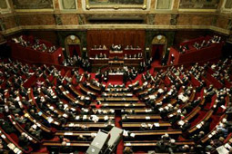 Le Parlement adopte à Versailles la réforme de la Constitution