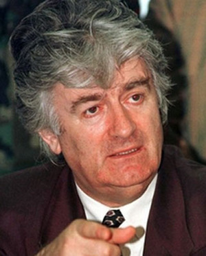 Radovan Karadzic, l'ancien chef politique des Serbes de Bosnie, a été arrêté après 13 ans de cavale Radovan Karadzic, l'ancien chef politique des Serbes de Bosnie, a été arrêté après 13 ans de cavale